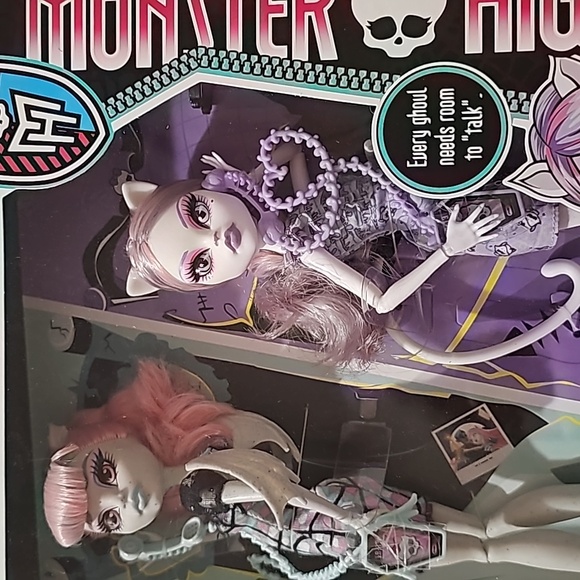 Monster High Ghoul Chat Rochelle Goyle & Catrine DeMew - Picture 3 of 6